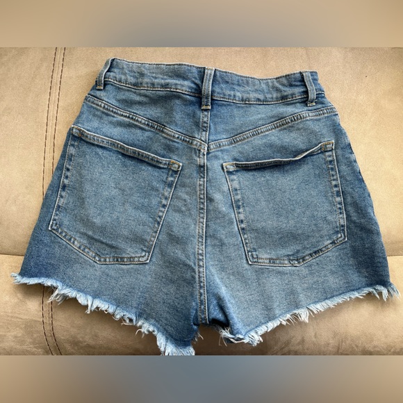 H&M Jean Shorts Size 4 - Picture 2 of 3